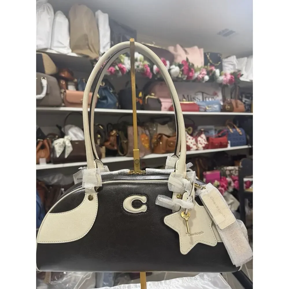 B15-004 Coach Coachtopia Bowling Bag Upcrafted Leather Black/Chalk CDU49 NWT